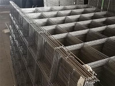 鋼絲焊接網片以鋼絲為原料，經過專業設備加工成網狀